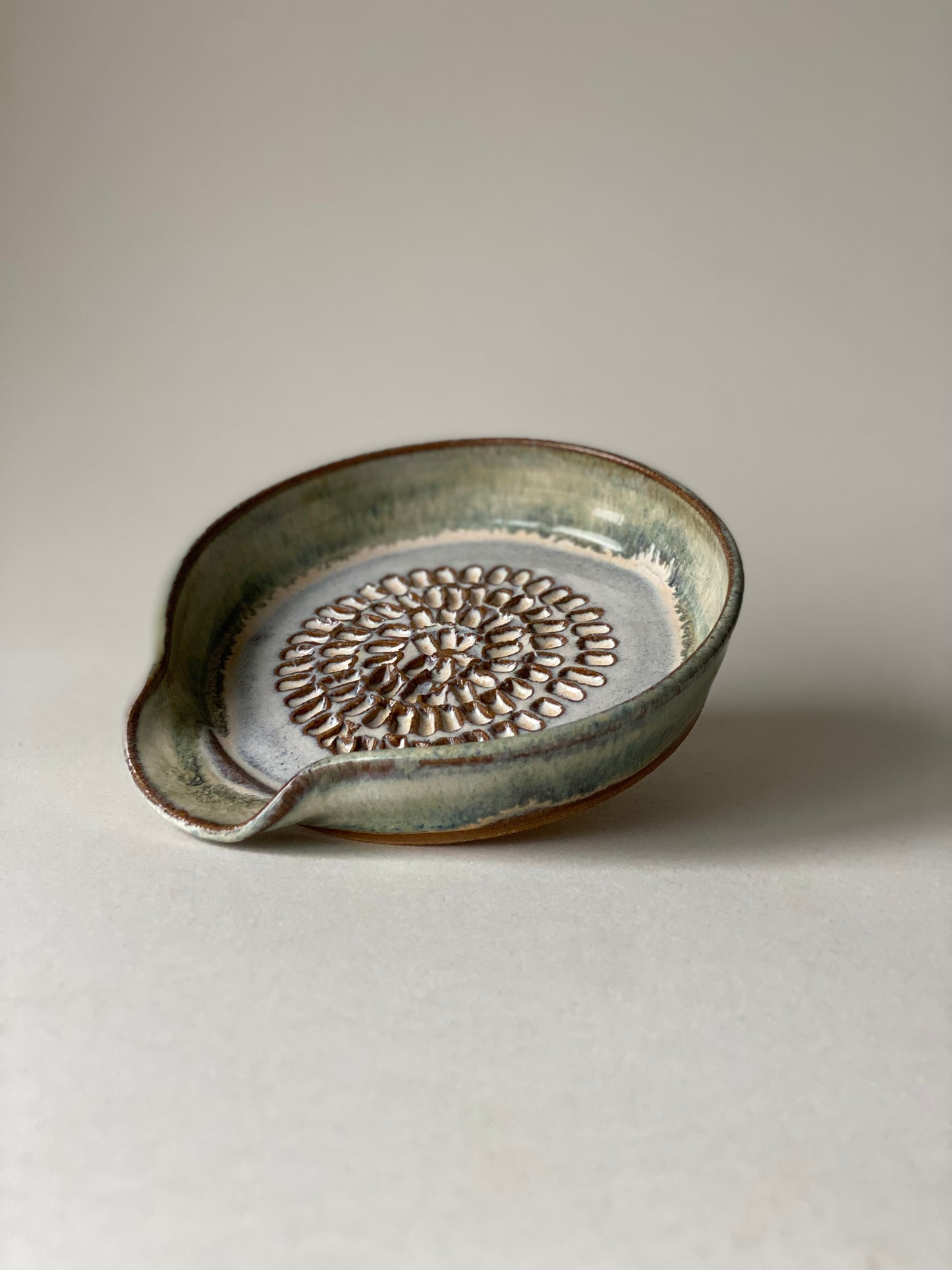 Garlic Grater - Eucalyptus Cream