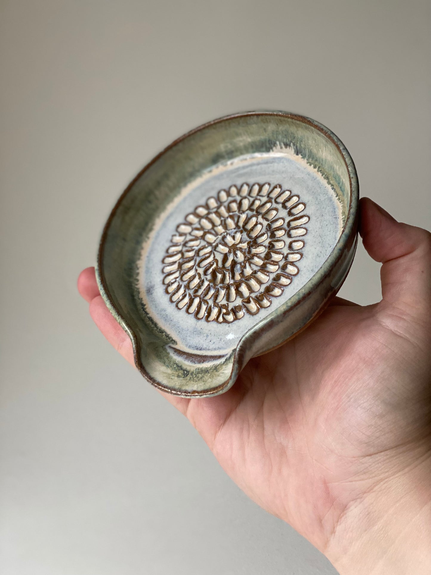 Garlic Grater - Eucalyptus Cream