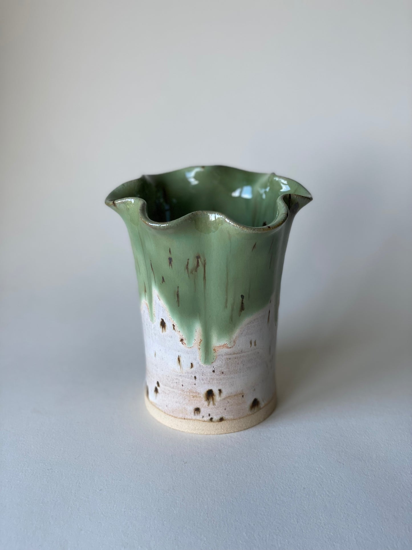 Small Frill Flower Vase - Moss & Sand