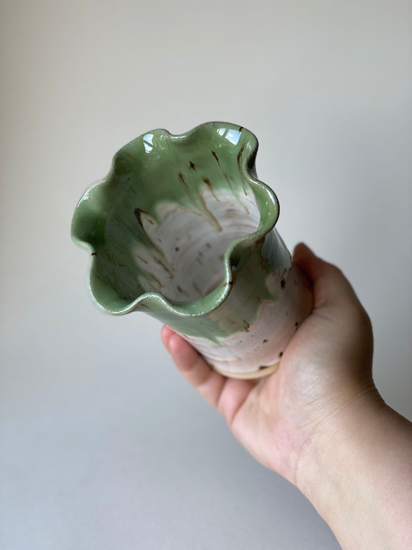 Small Frill Flower Vase - Moss & Sand