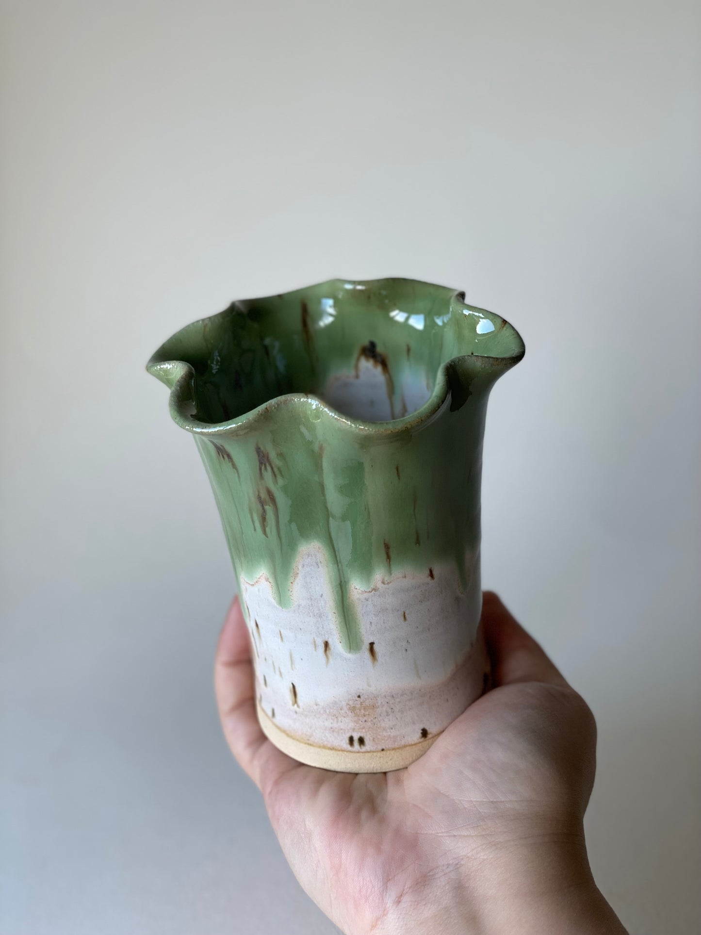 Small Frill Flower Vase - Moss & Sand
