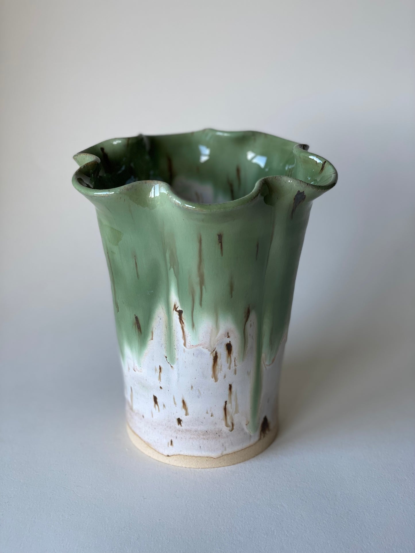 Large Frill Flower Vase - Moss & Sand