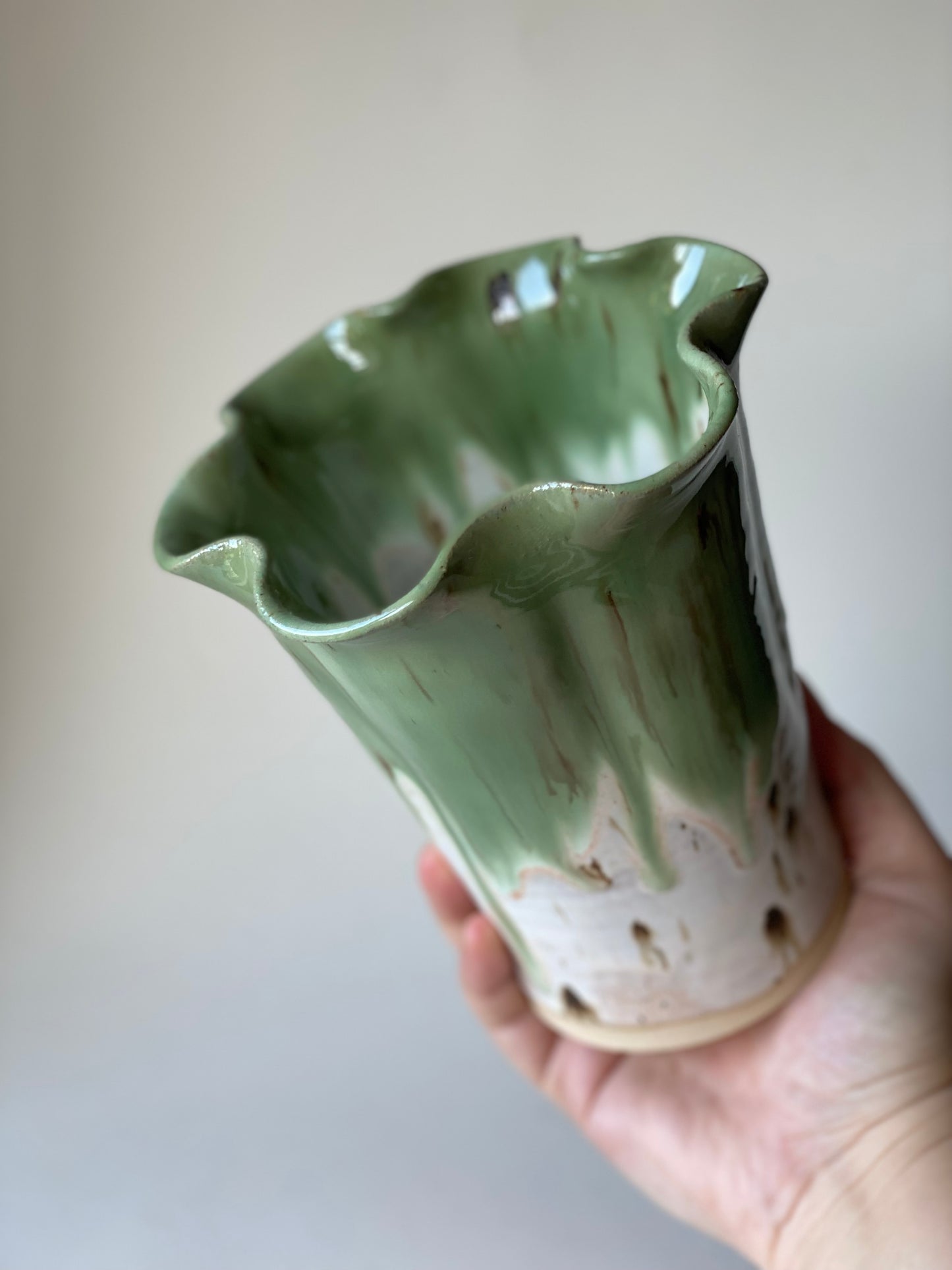 Large Frill Flower Vase - Moss & Sand