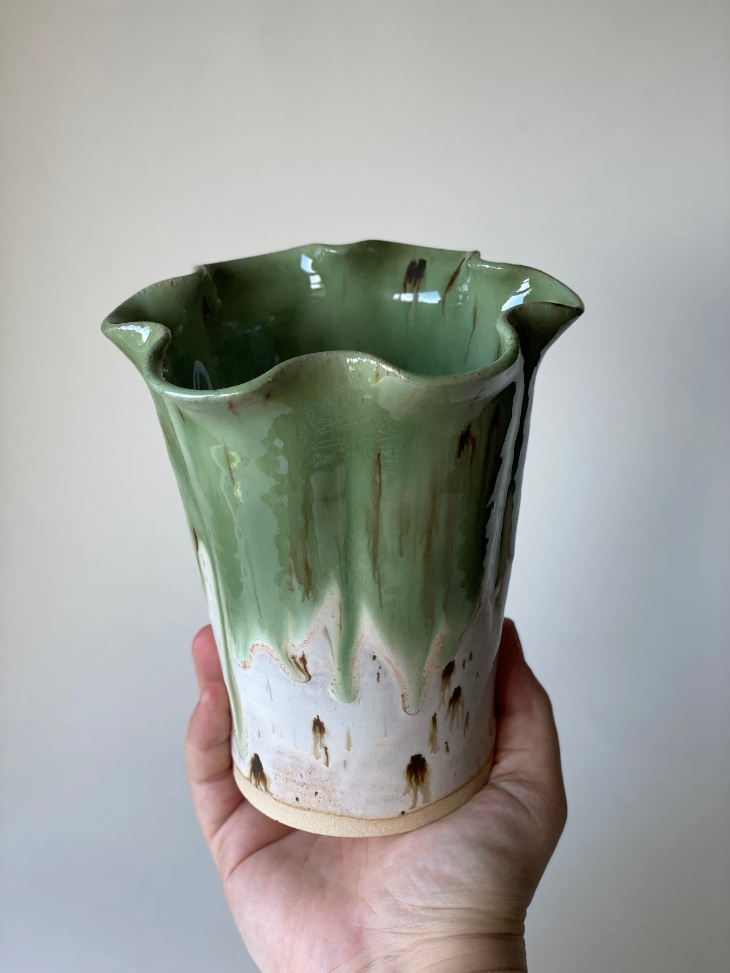 Large Frill Flower Vase - Moss & Sand