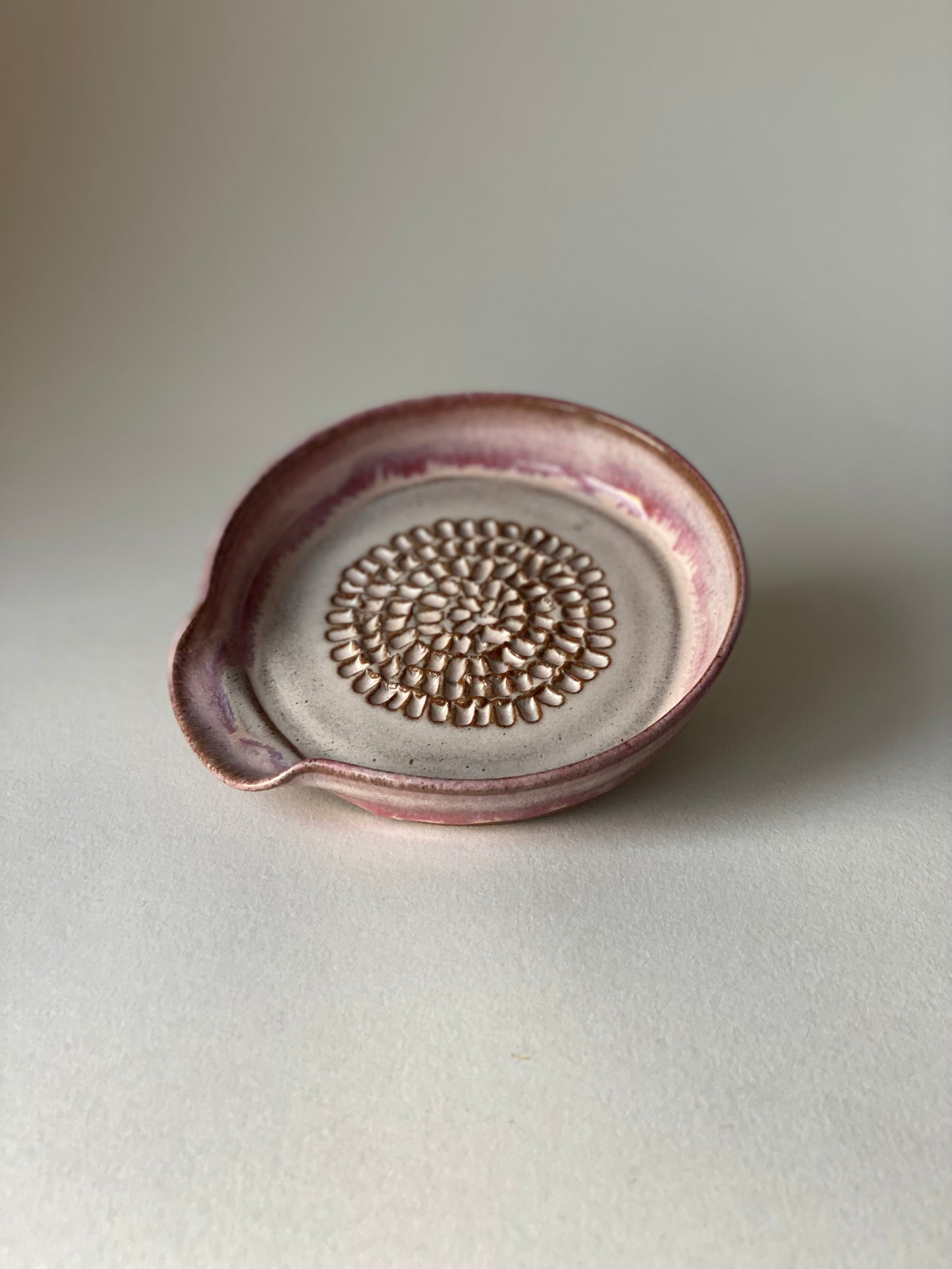 Garlic Grater - Blossom Cream