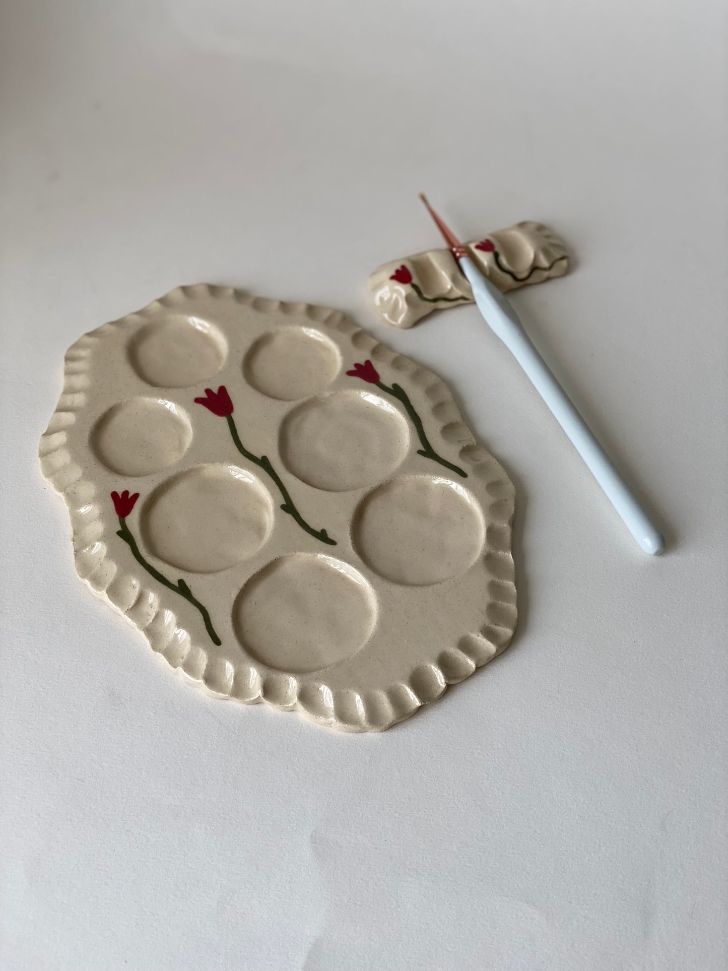 Red Tulip Paint Palette and Brush Rest Set