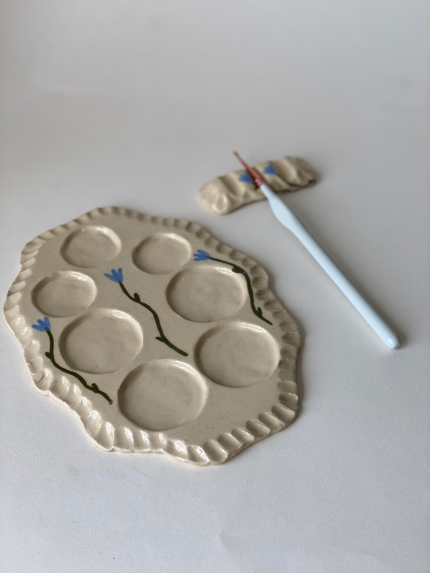 Blue Tulip Paint Palette and Brush Rest Set