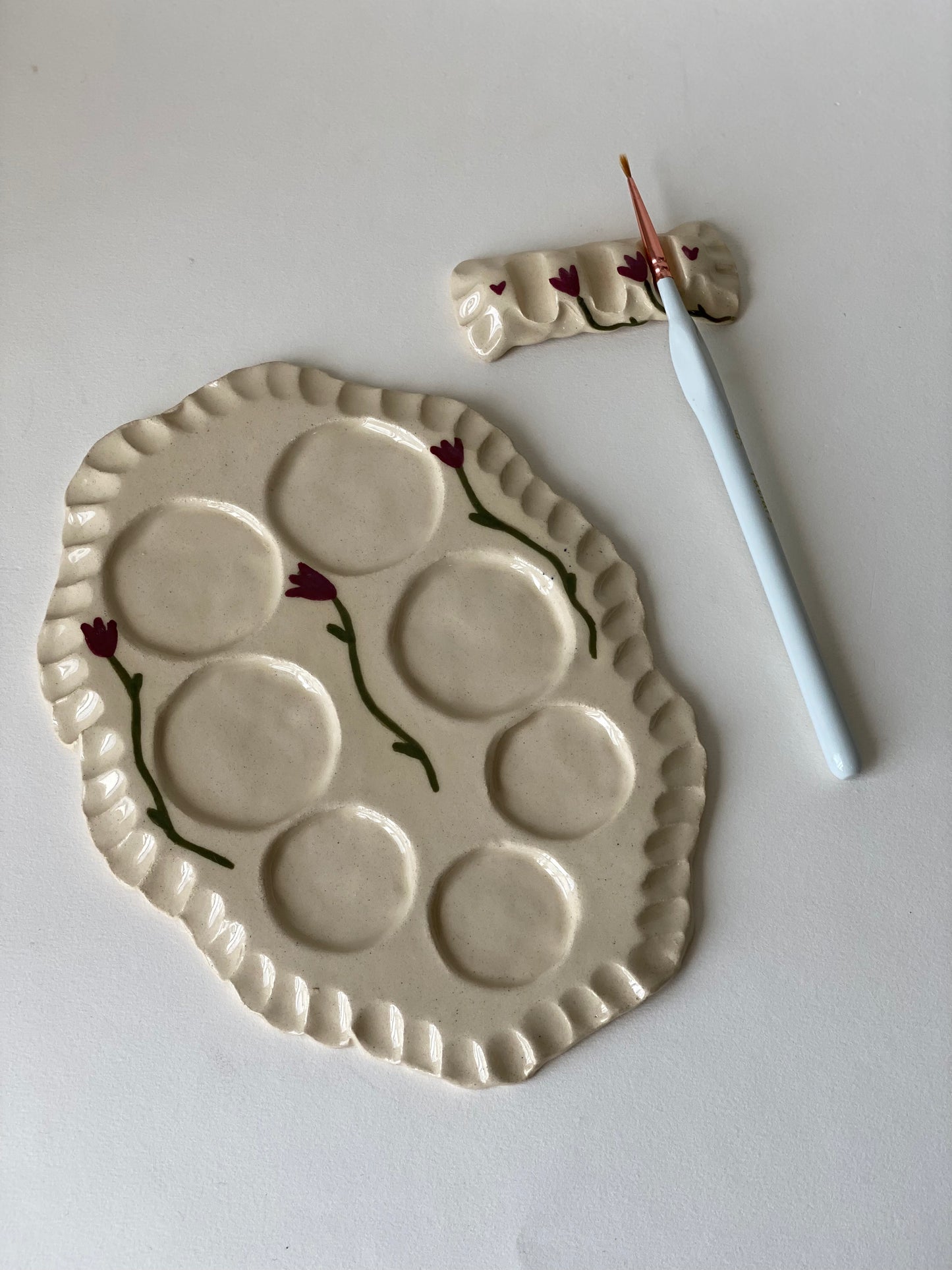 Maroon Tulip Paint Palette and Brush Rest Set