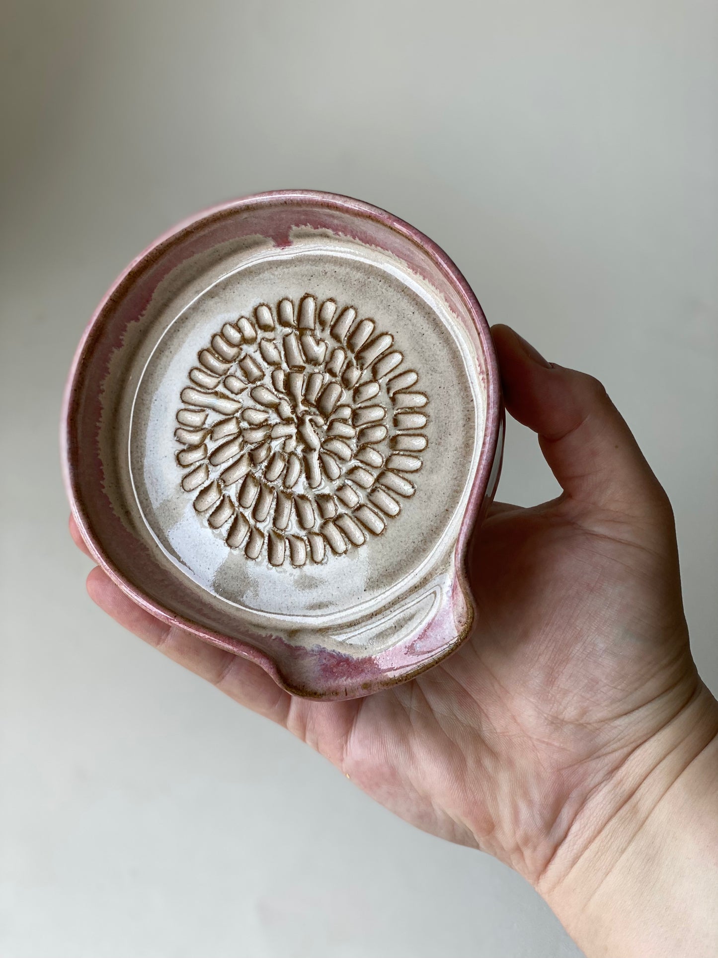 Garlic Grater - Blossom Cream