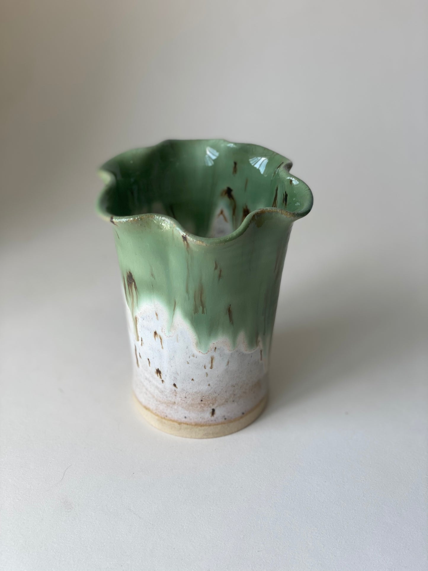 Small Frill Flower Vase - Moss & Sand