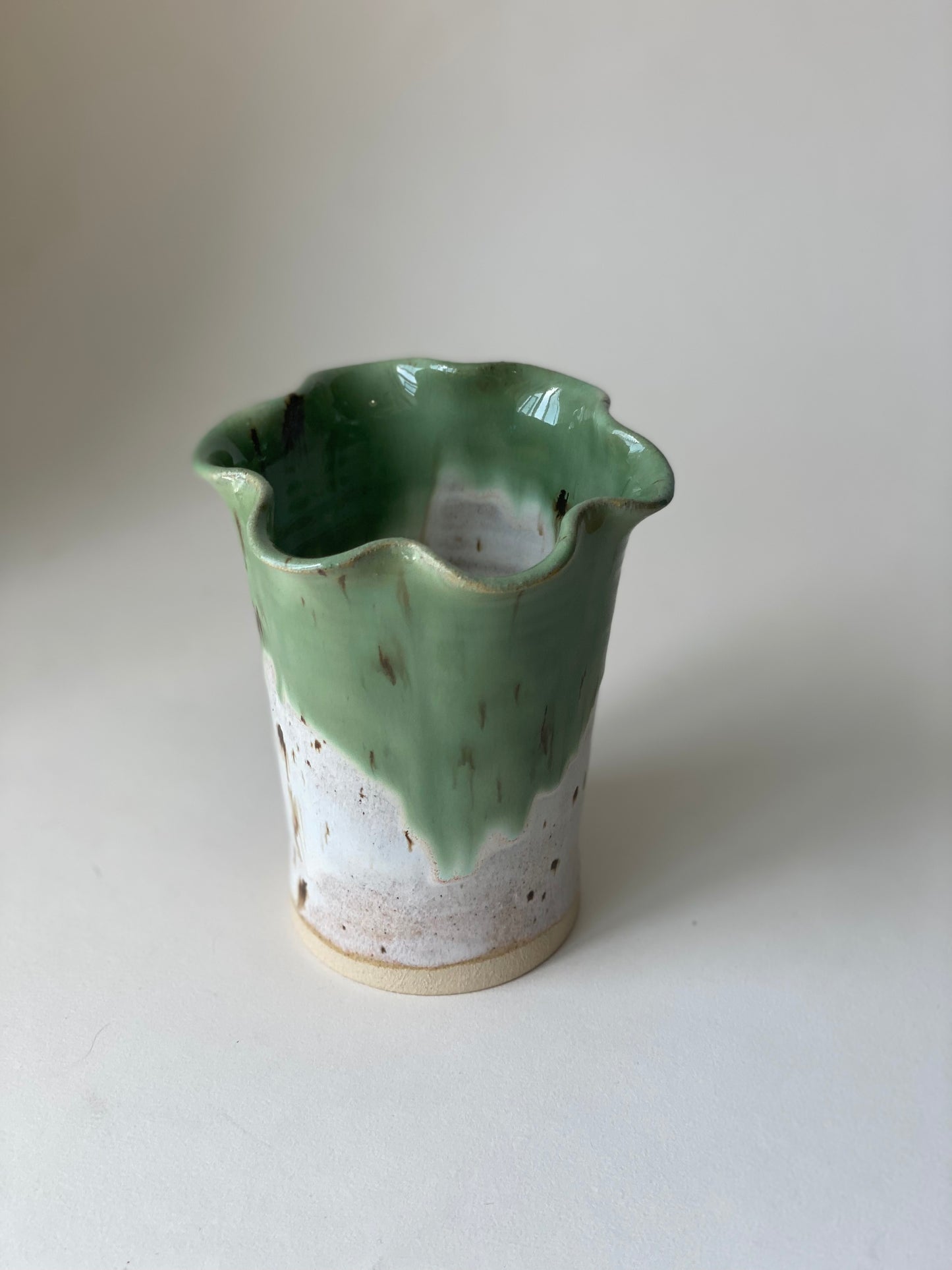 Small Frill Flower Vase - Moss & Sand