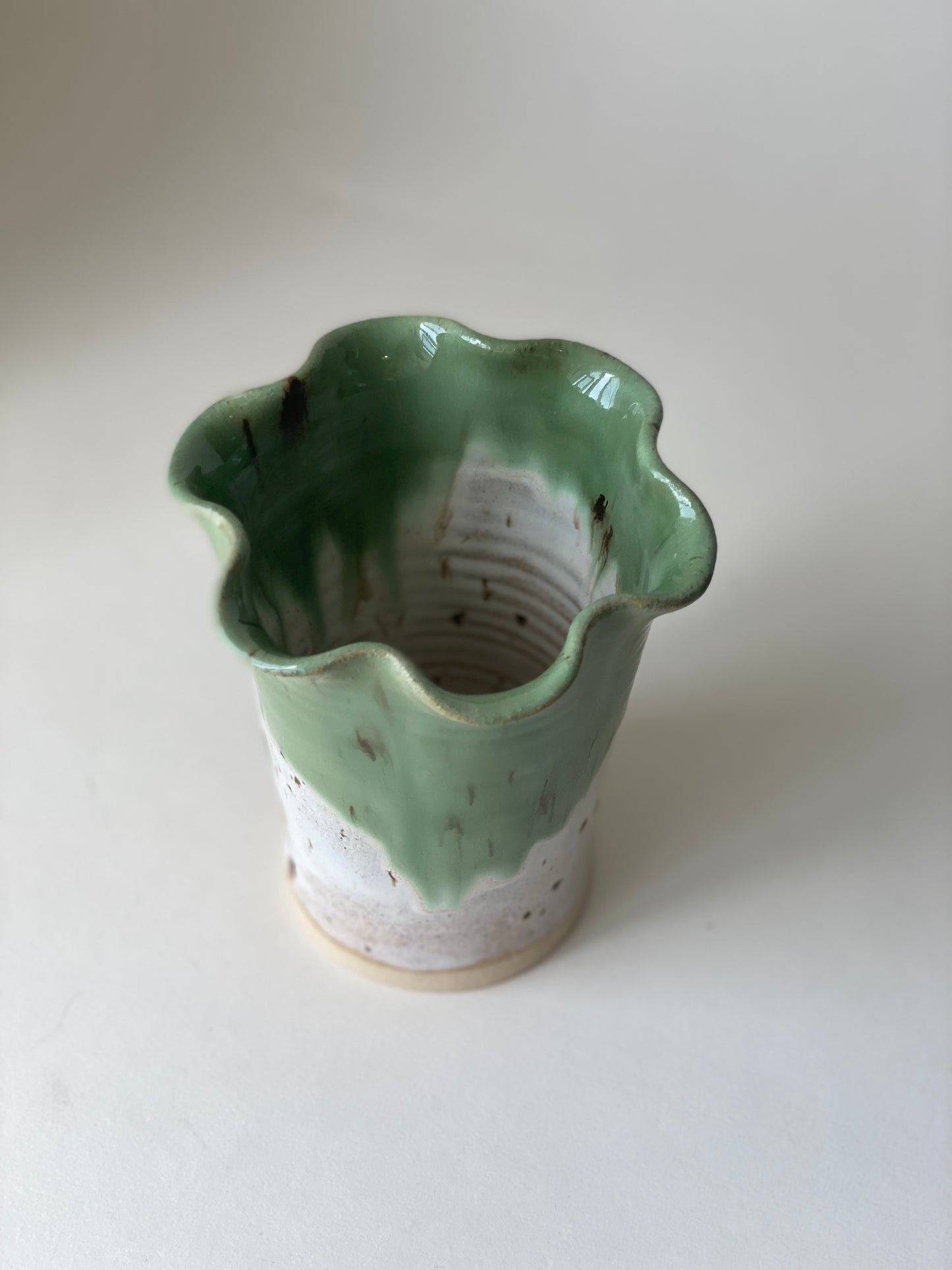 Small Frill Flower Vase - Moss & Sand